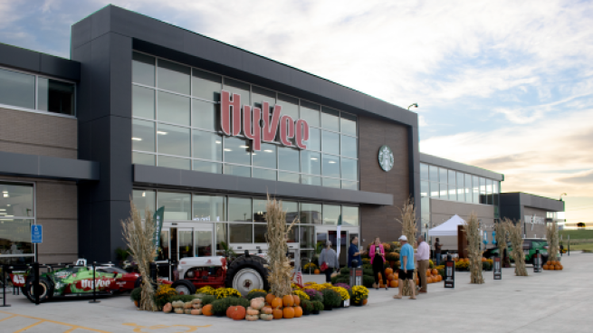 Hy-Vee Dazzles Iowans With New Prototype